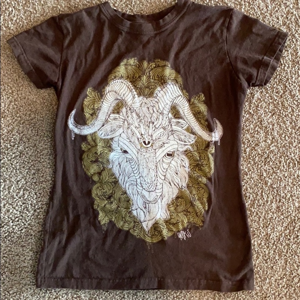Graphic T-shirt size small